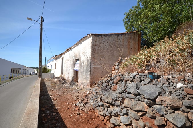 House in Salir - view 1