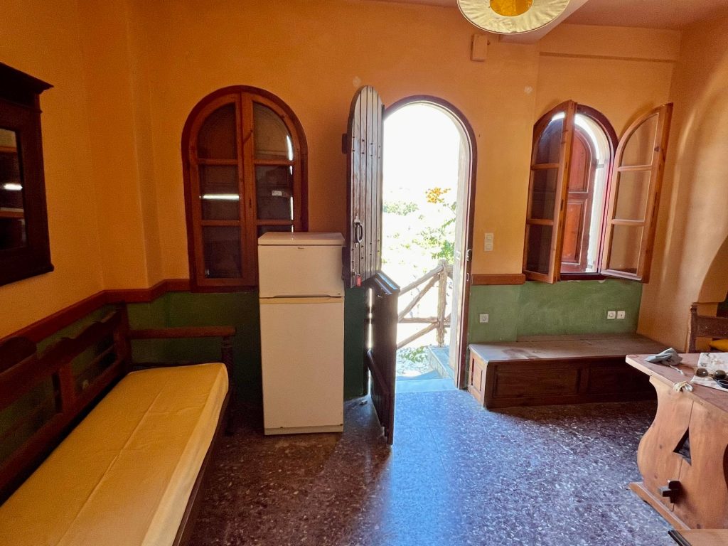 House in Kalo Chorio - Image 3