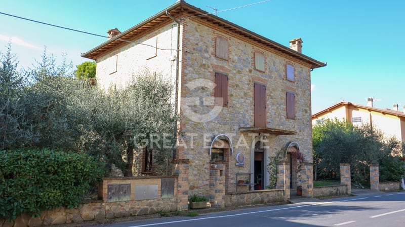 House in Carraia - view 1