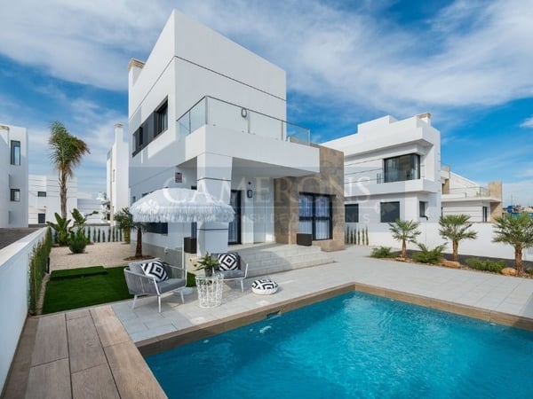 Villa in Alicante - view 1