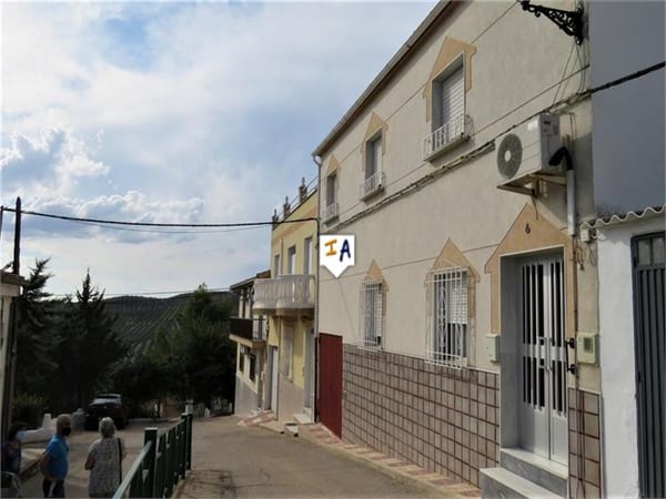 House in Bobadilla - view 1