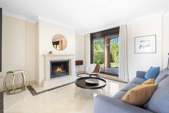 Villa in Estepona - view 1