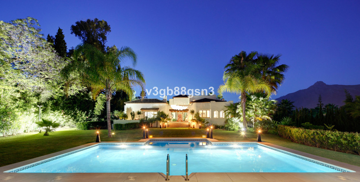 House in Nueva Andalucia