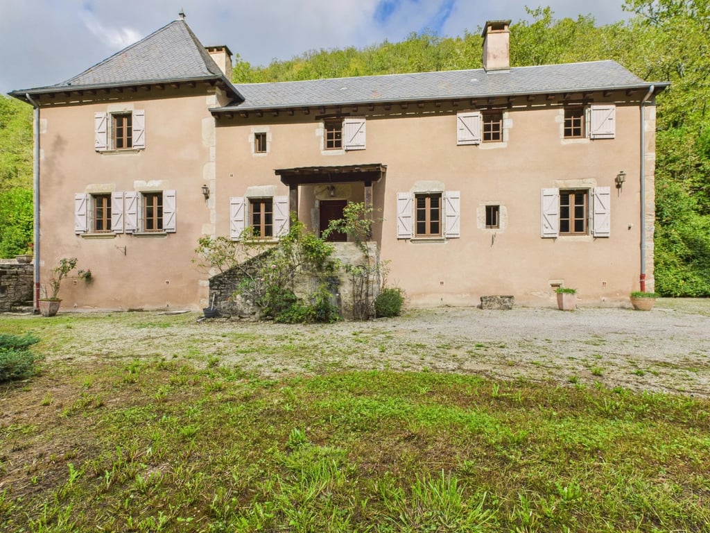 House in Parisot