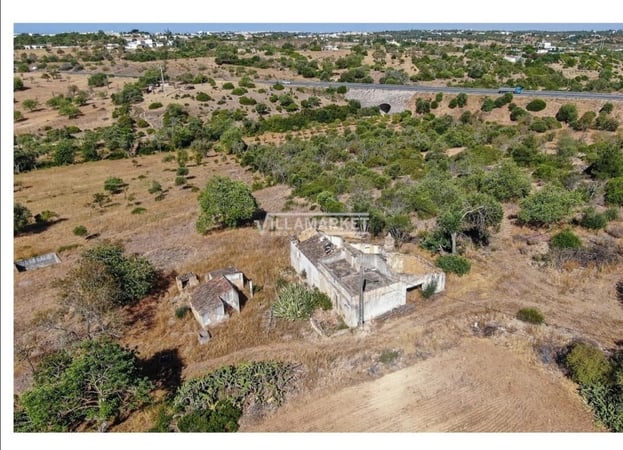 House in Quelfes - view 1