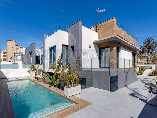 House in Torrelamata - view 1