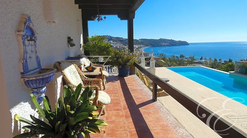 Villa in Granada - view 1