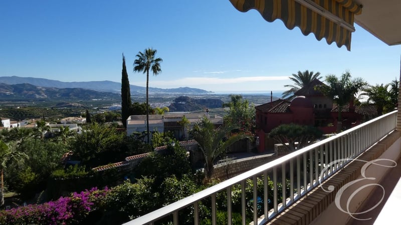 Villa in Granada - view 1