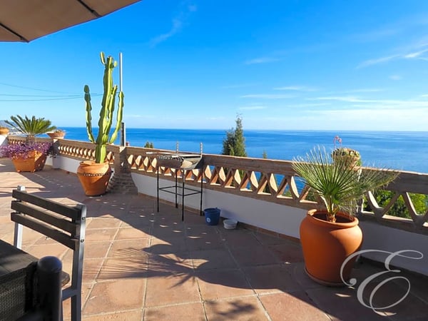 Villa in Granada - view 1