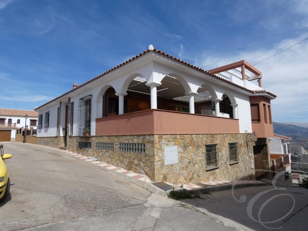 House in Colmenar de la Sierra - view 1