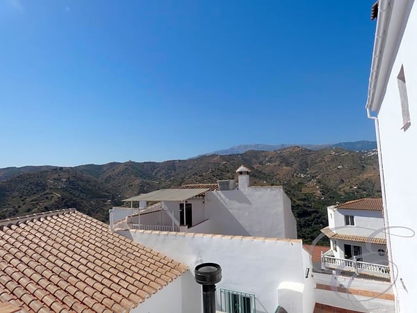 House in Sayalonga - view 1