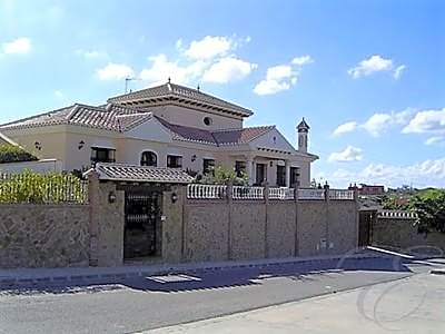 Villa in Torre del Mar - view 1