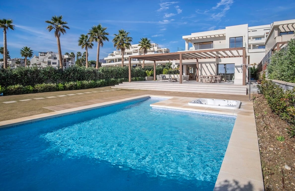 Villa in Estepona - Image 3