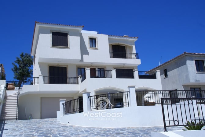 House in Neo Chorio - view 1