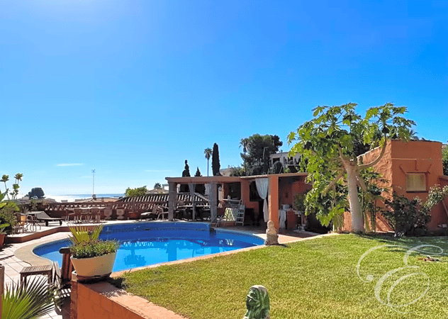 Villa in Granada - view 1