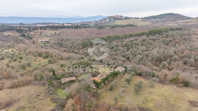 House in Montegabbione - view 1