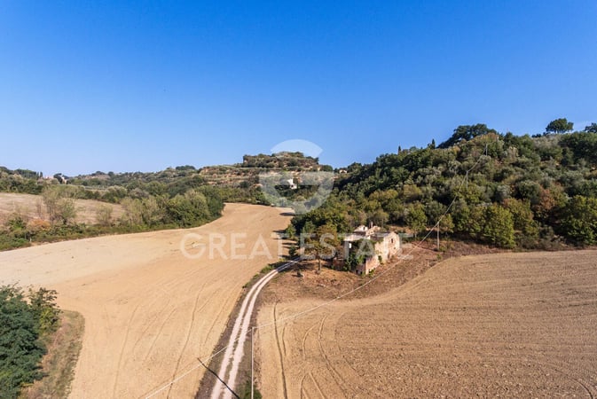 House in Montepulciano - view 1