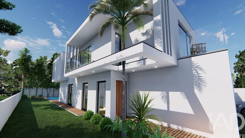 House in Charneca de Caparica - view 1