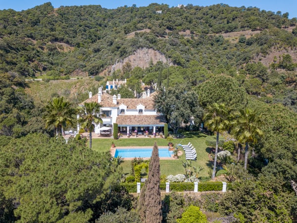 Villa in Urbanizacion la Heredia - view 1