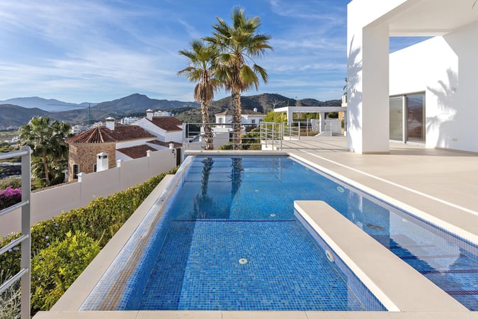 Villa in Urbanizacion la Heredia - view 1