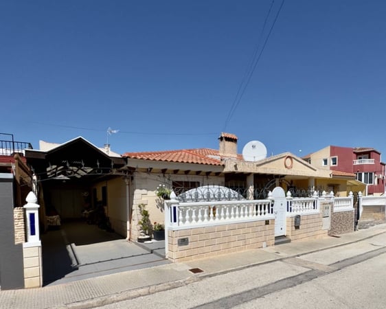 Villa in Alicante - view 1