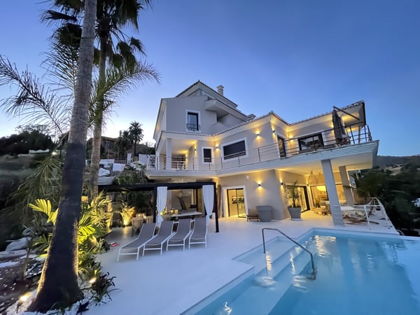 Villa in Artola - view 1