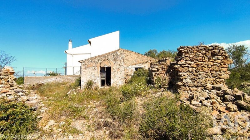 House in Ferreiras - view 1