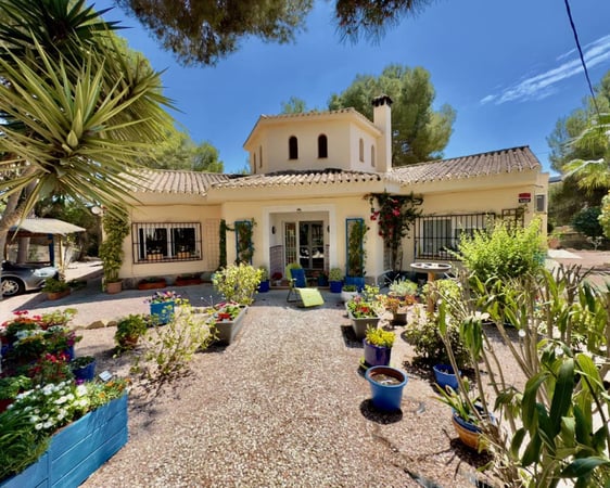 Villa in Alicante - view 1