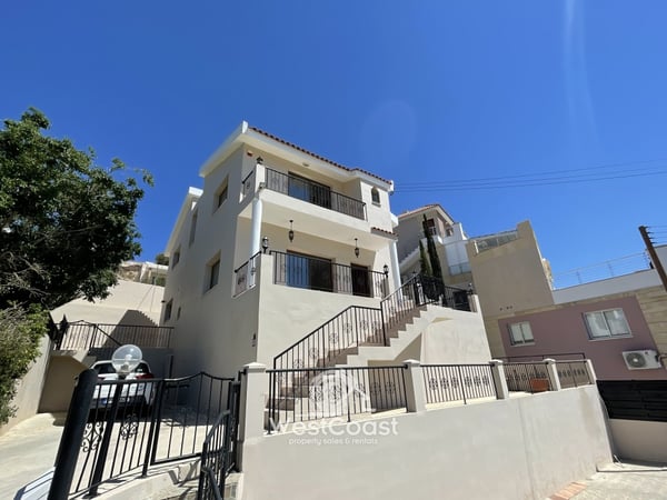 House in Geroskipou - view 1