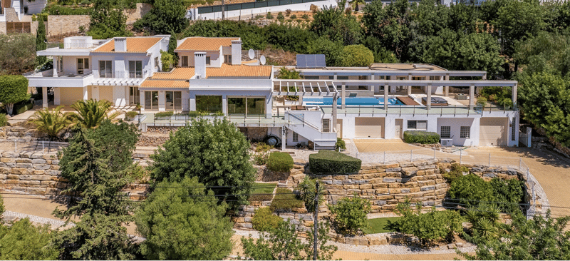 Villa in Valados - view 1