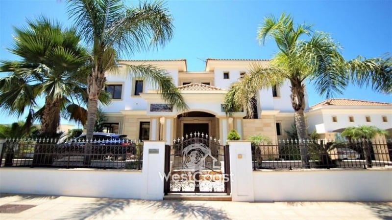 House in Pegeia - view 1