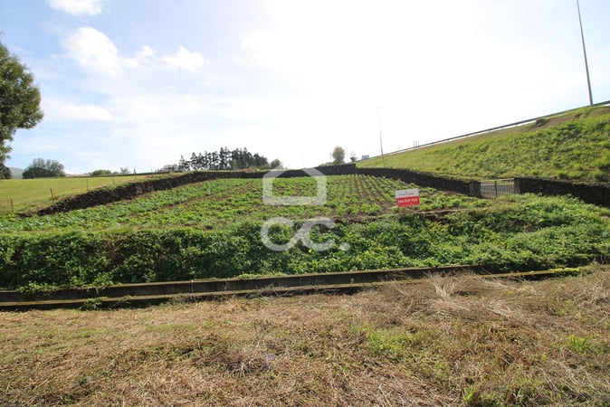 Land in Lagoa - view 1