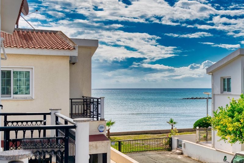 Villa in Oroklini - Image 2