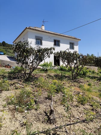 Villa in Estepona - view 1
