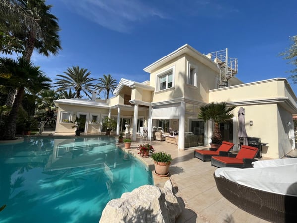 Villa in La Zenia - view 1