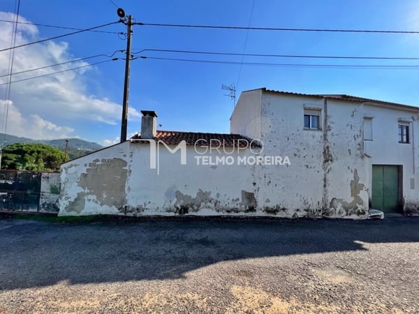 House in Lousas - view 1