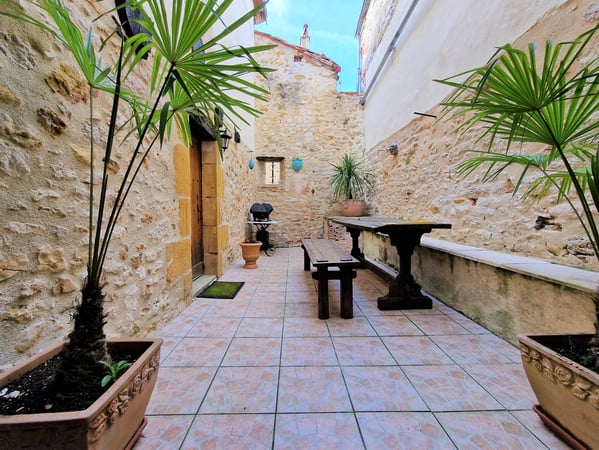 House in Monpazier - view 1