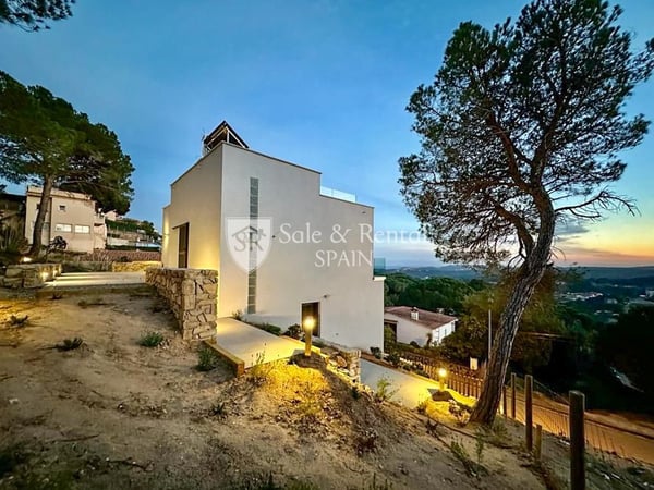 House in Girona - view 1