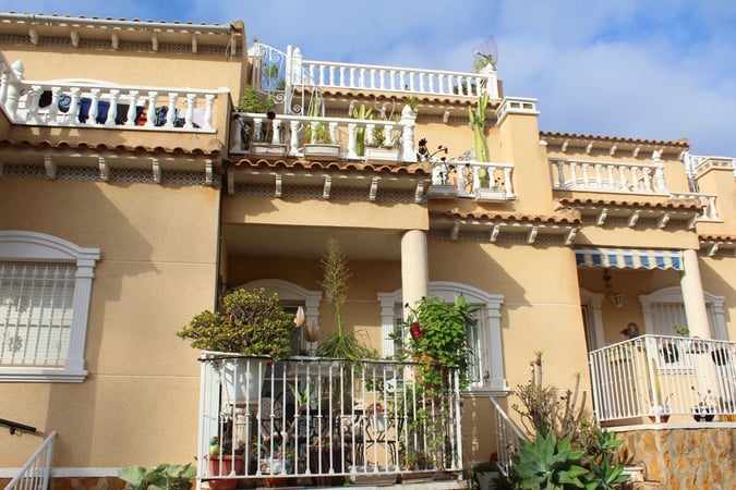 Villa in Alicante - view 1