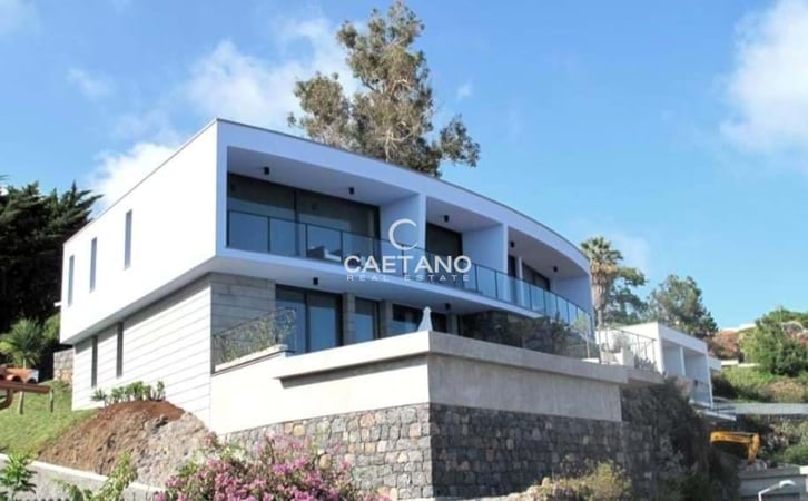 Villa in Santa Cruz - view 1