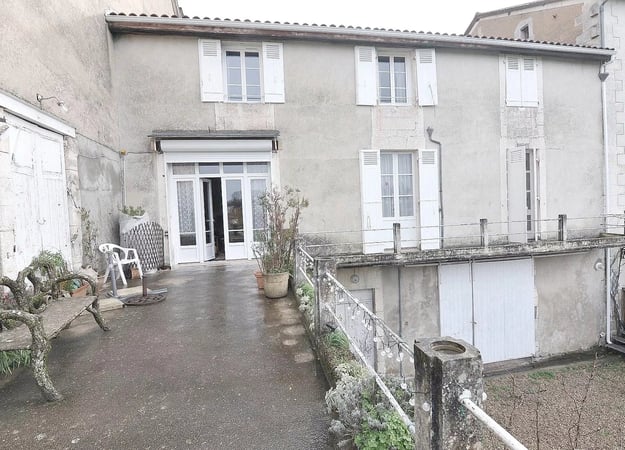 House in Riberac - view 1