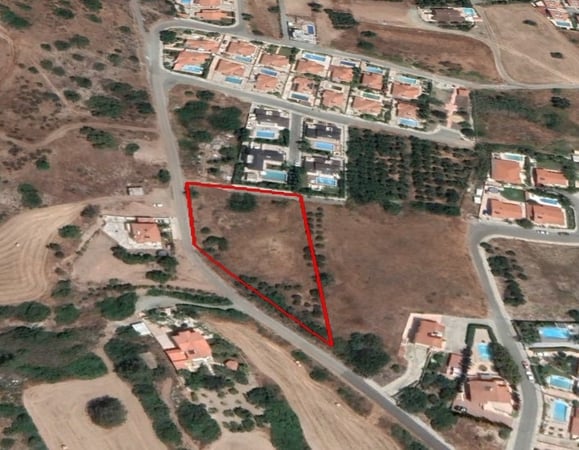House in Kato Pyrgos - view 1
