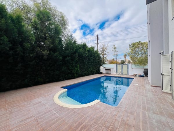 House in Geri - view 1