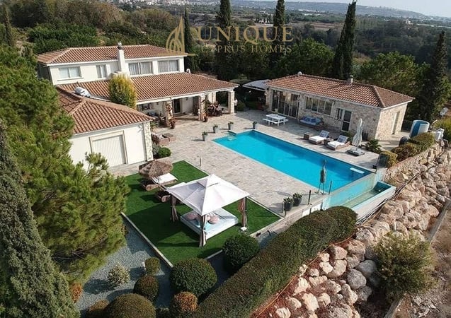 House in Kissonerga - view 1