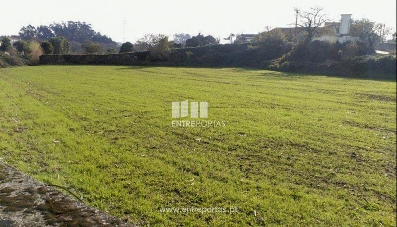 House in Modivas - view 1