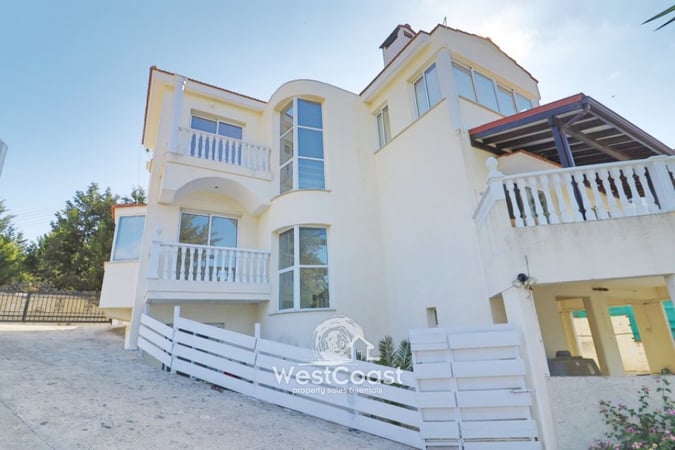 House in Tsada - view 1