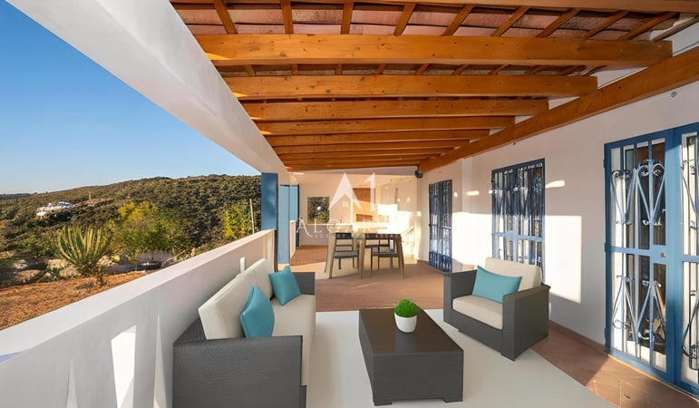 House in Santa Barbara de Nexe - view 1