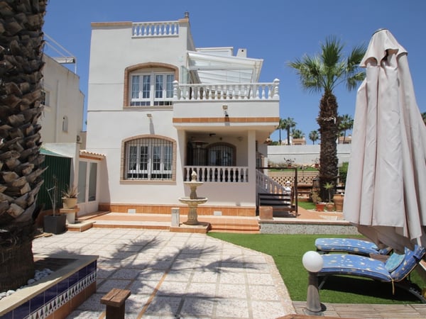 Villa in Alicante - view 1