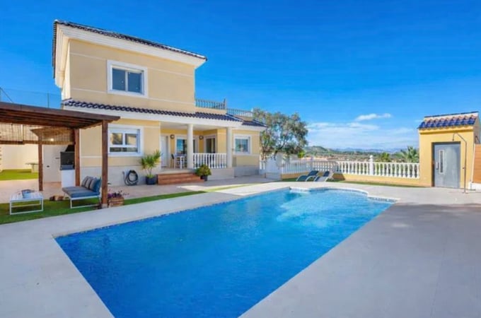 Villa in San Miguel de Salinas - view 1