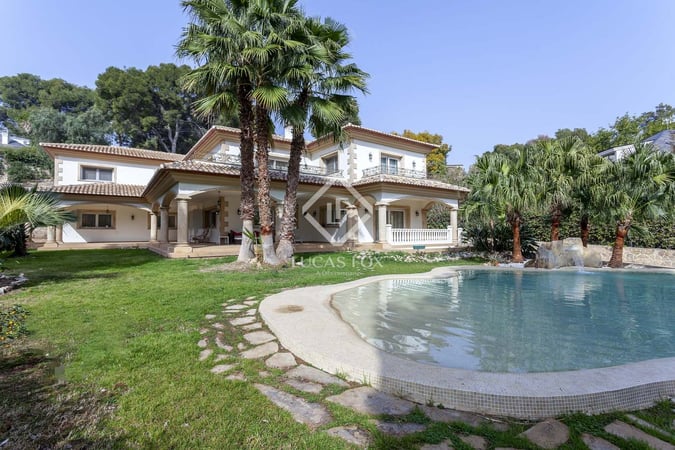 House in Rocafort de Vallbona - view 1